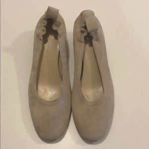 Everlane Day Heel in Natural Suede.